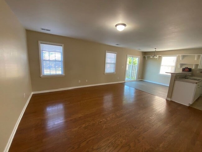 Building Photo - Charming 3 bedroom 2 bath home in Windsor park