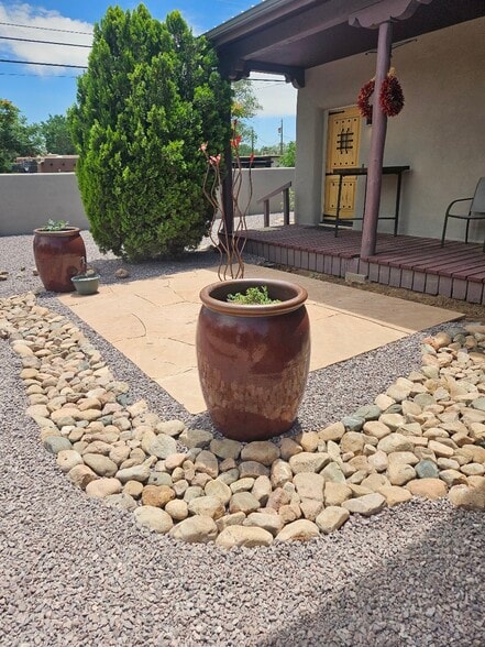 Primary Photo - 1417 Agua Fria St