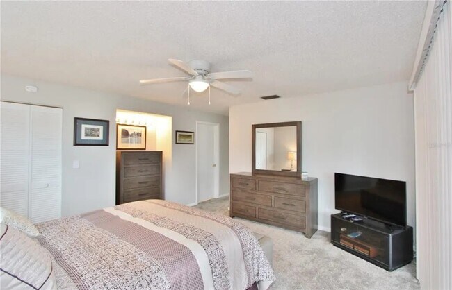 Building Photo - 9635 Greenskeeper Dr