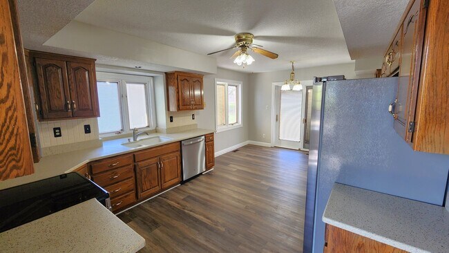 Building Photo - Lake Sherwood Executive 4BR, 3BTH home in Washburn Rural Schools!