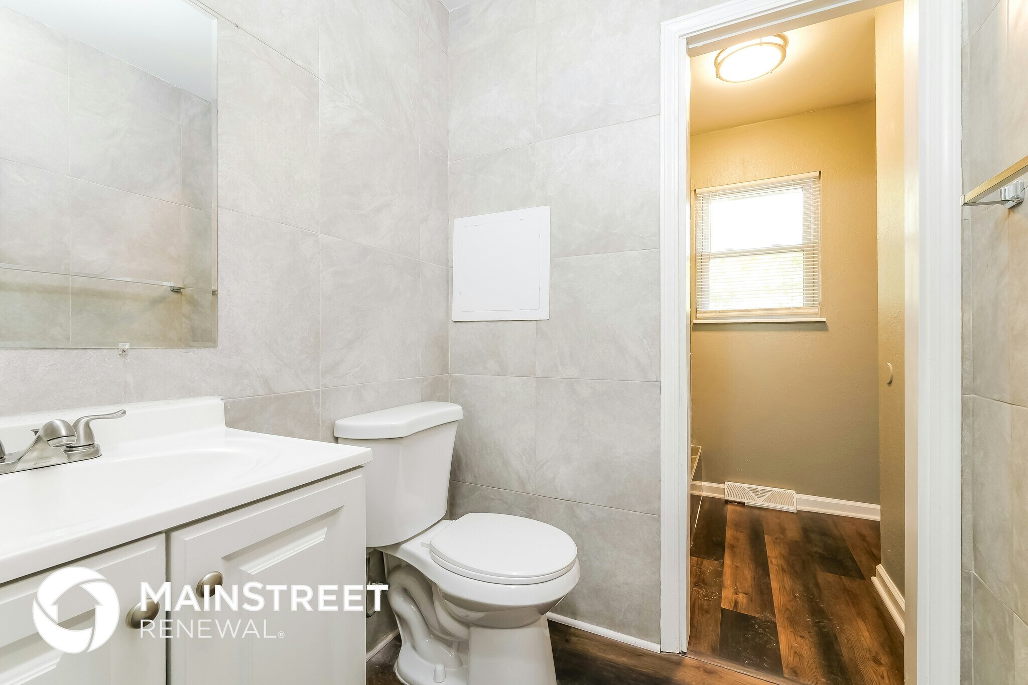 Building Photo - 404 SW Keystone Ct