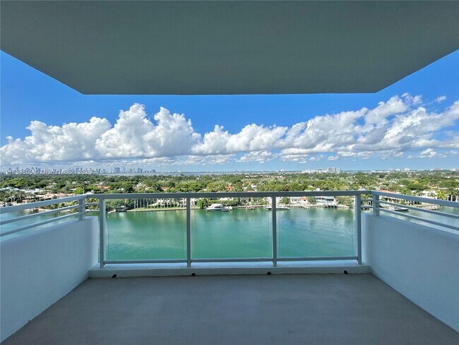 Primary Photo - 5600 Collins Ave