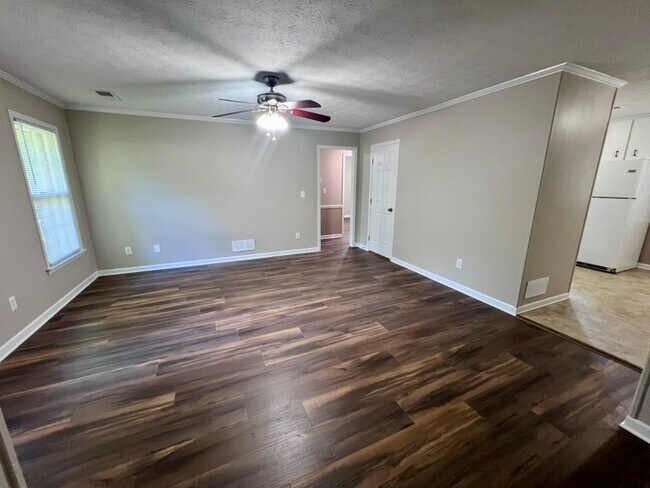 Building Photo - 4862 Valley Dale Dr SW