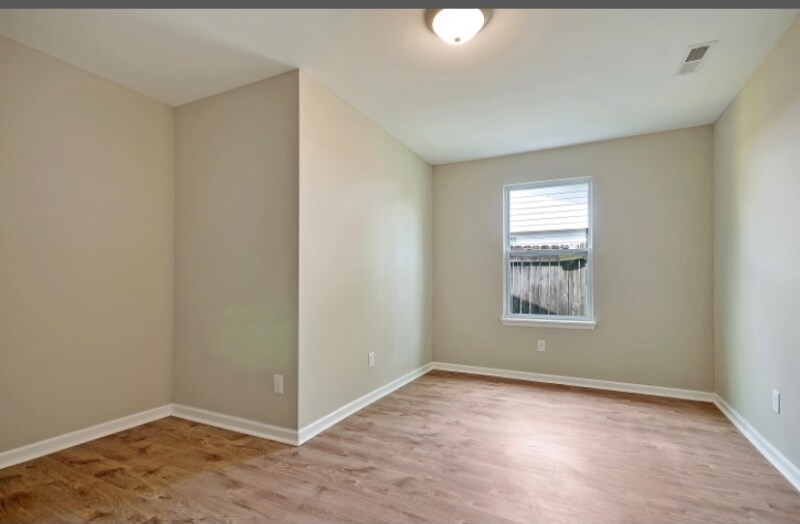 Building Photo - 202 Miami St