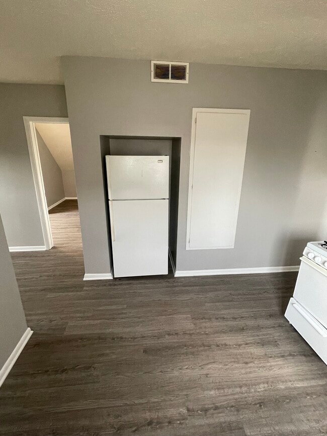 Building Photo - 1944 Shelby St