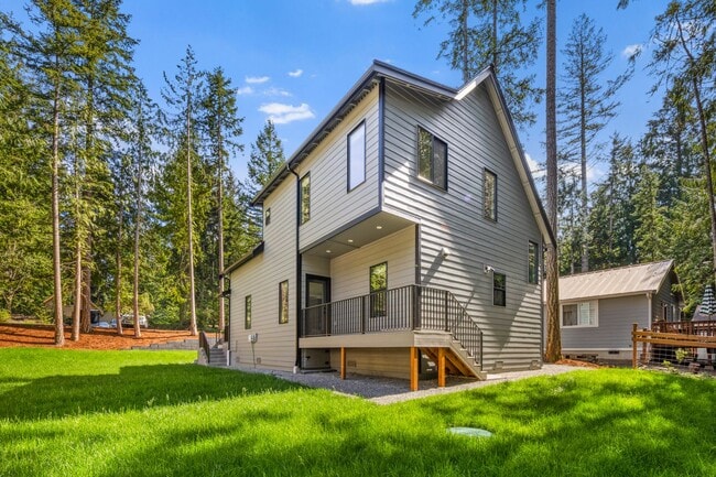 Building Photo - $2595 3 bedroom/2 1/2 bath Clearwood New Construction, Custom Chalet-style Home In Yelm.