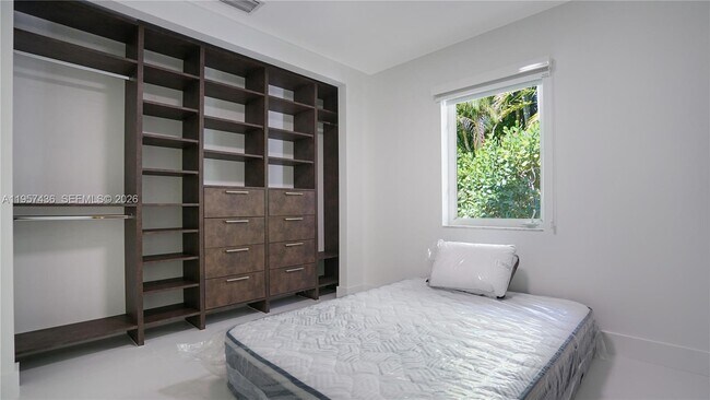 Building Photo - 711 Sunset Rd