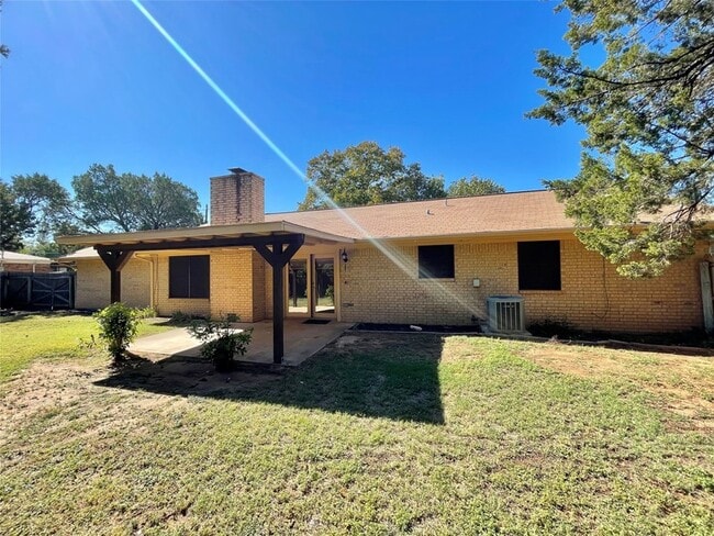 Building Photo - 706 Heritage Trail