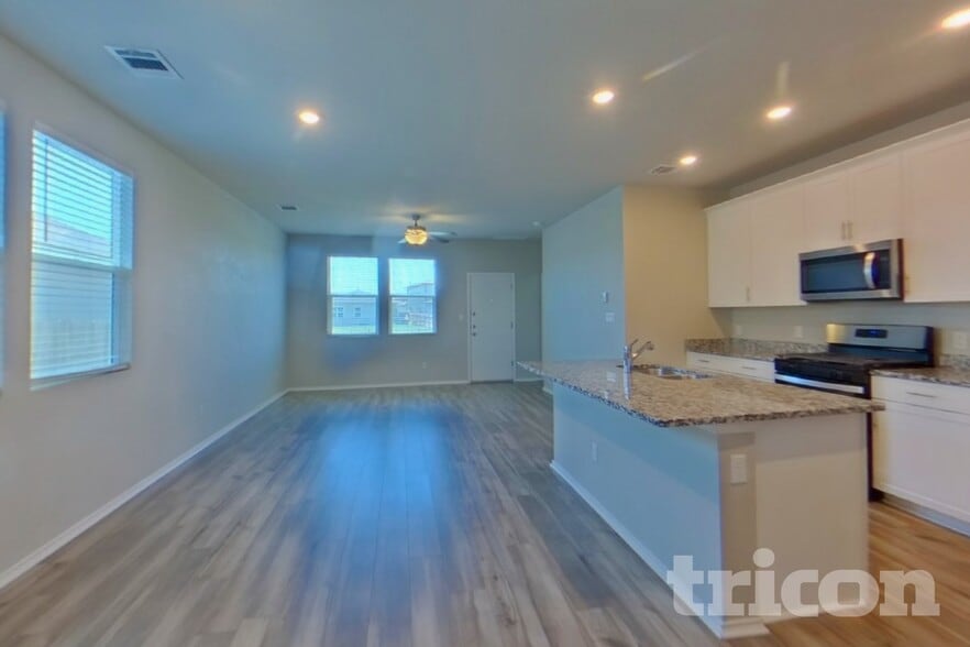 Building Photo - 5200 Saddle Clb Dr