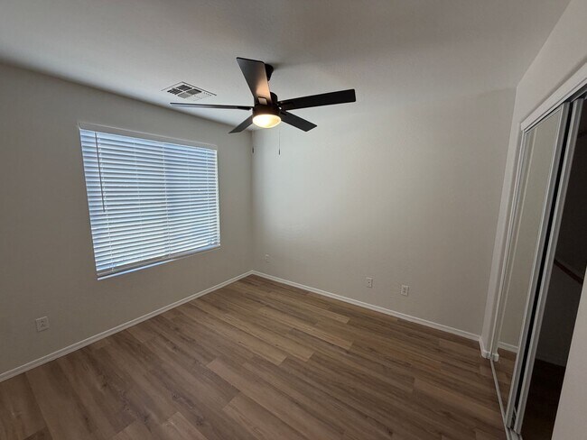 Building Photo - 13925 W Mauna Loa Ln