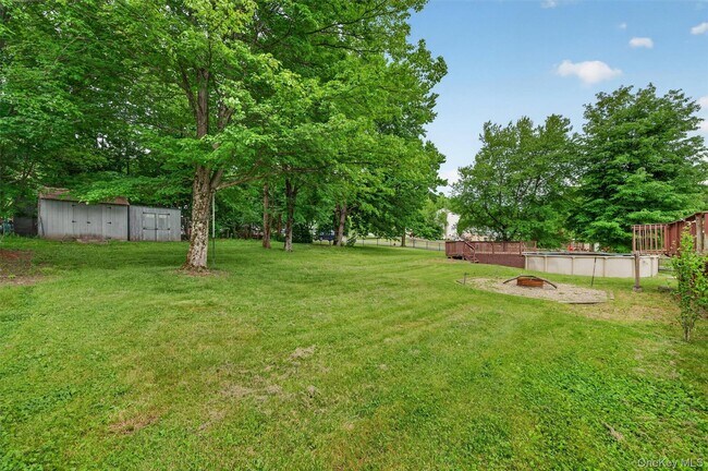 Building Photo - 76 Maureen Dr