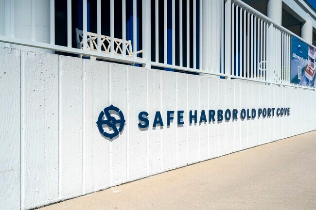 Building Photo - 123 Lakeshore Dr