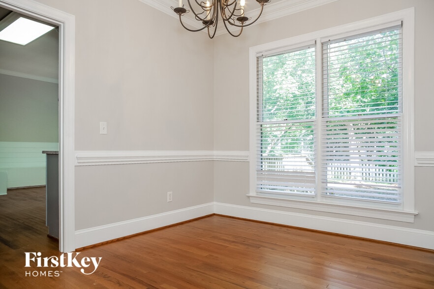 Building Photo - 2818 Saintfield Pl