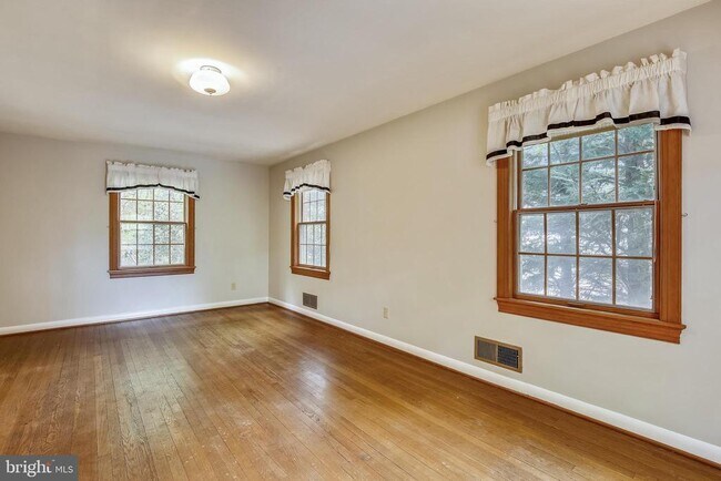 Building Photo - 2325 Highland Ave