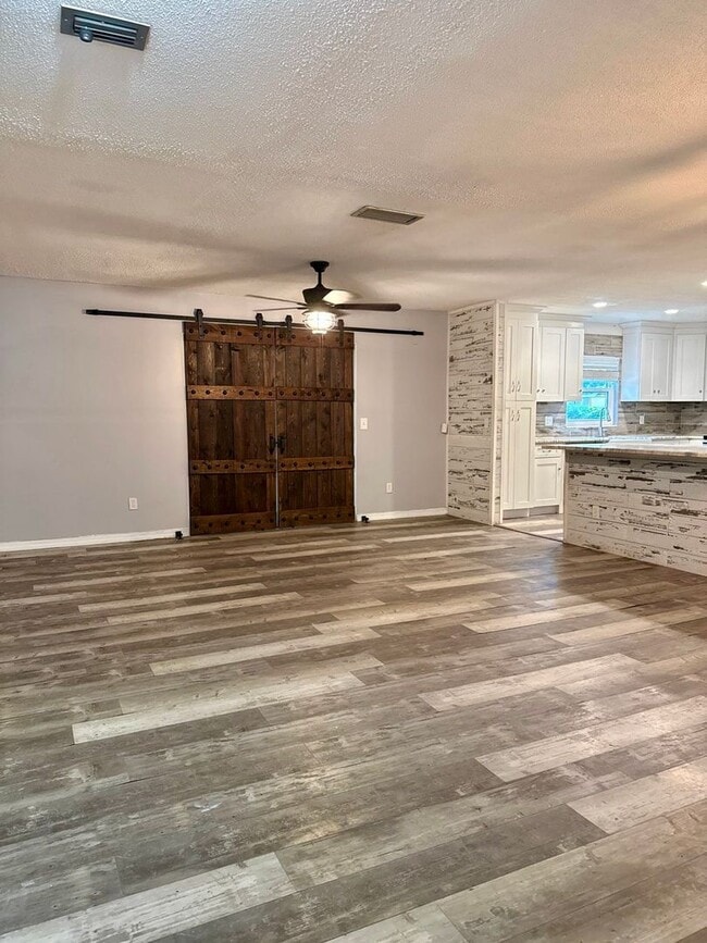 Building Photo - Mandarin Beautiful Corner Property!