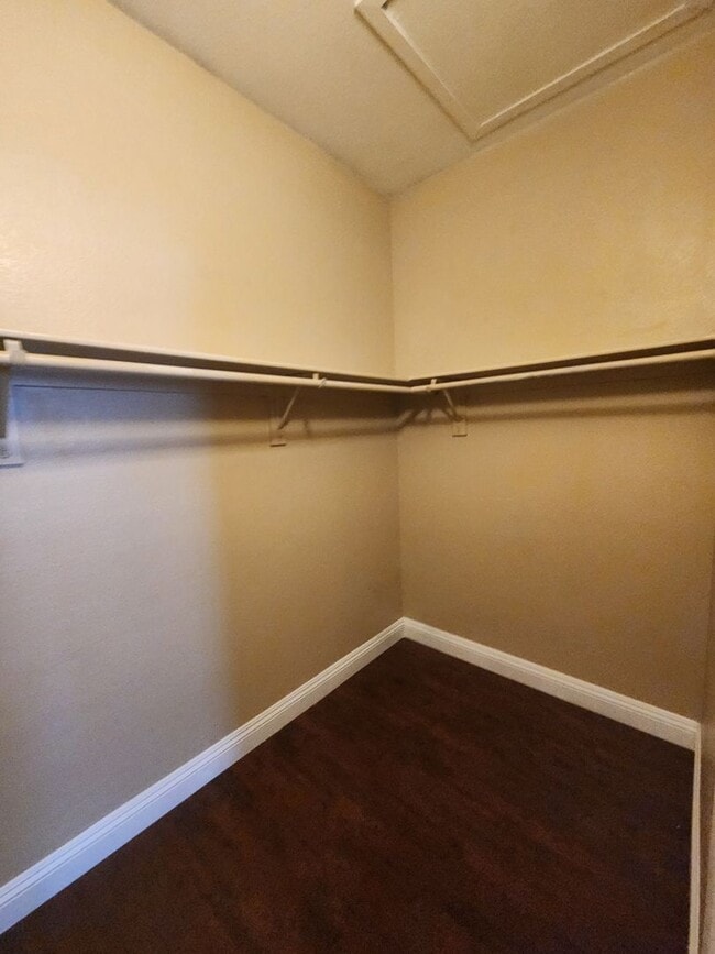 Building Photo - A Fabulous 3 Bedroom Townhome In North Las...