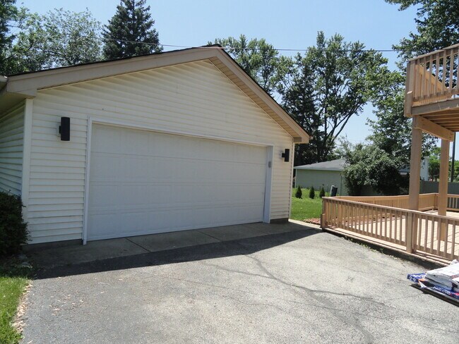 Building Photo - 417 E Central Ave