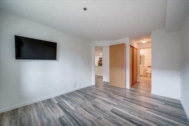 Building Photo - Charming 1 Bed 1 Bath Condo on Capitol Hil...