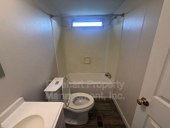 Building Photo - 1028 Ruby St
