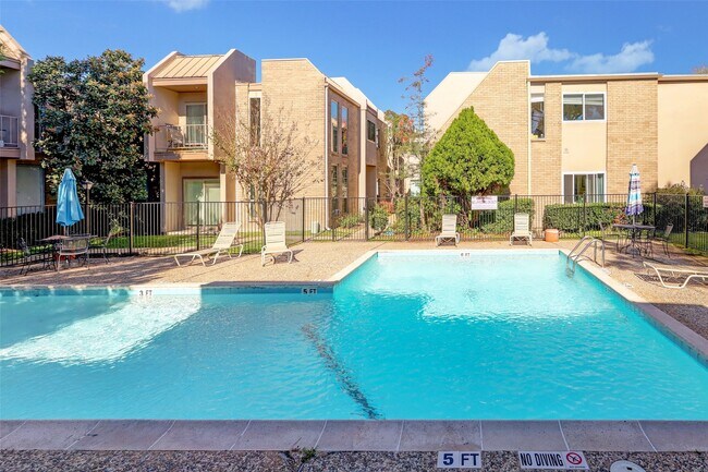 Building Photo - 1115 Augusta Dr