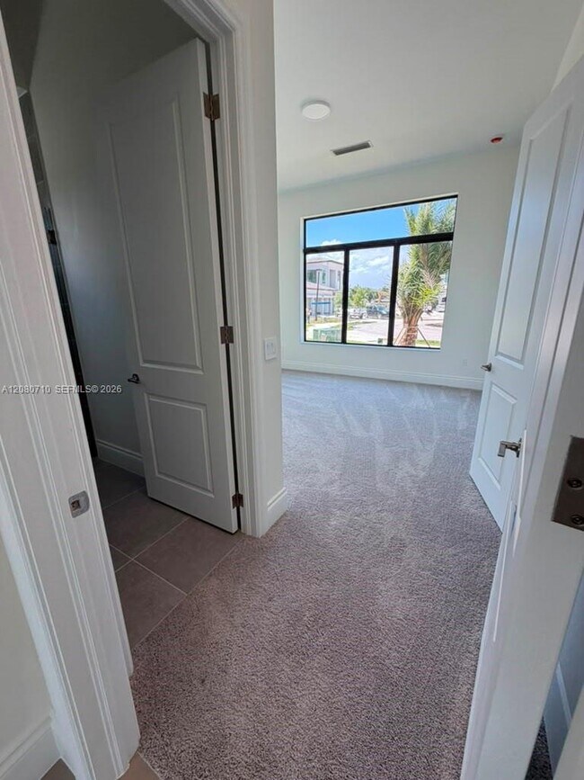 Building Photo - 8540 NW 160th Terrace