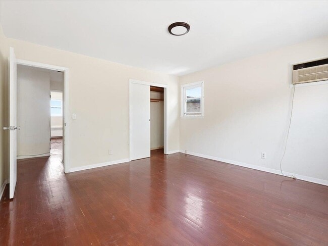 Building Photo - 648 Fairview Ave