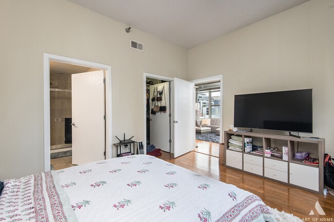 Building Photo - 901 W Madison St