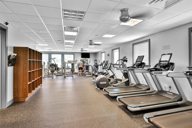 Building Photo - 36 April Point Dr N