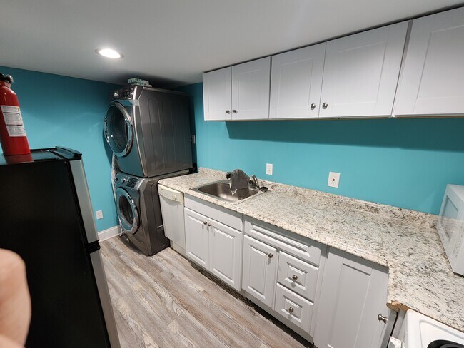 Building Photo - 5014 Nantucket Rd