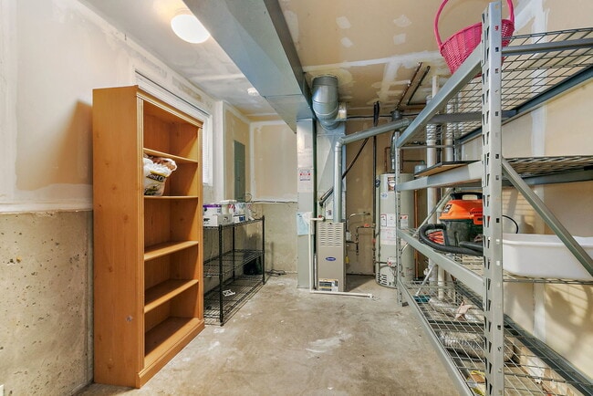 Building Photo - 253 Evergreen Cir