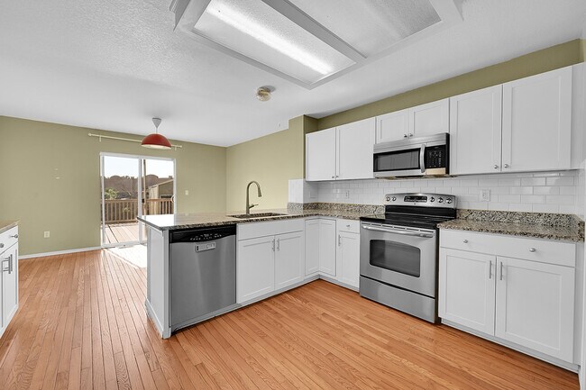 Building Photo - 3413 Larkspur Dr