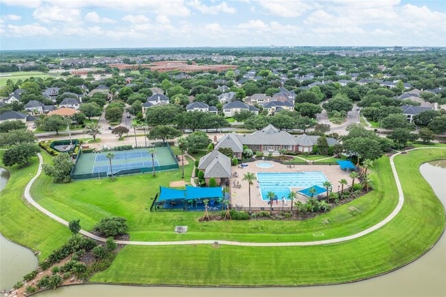 Building Photo - 13911 Royal Springs Ct