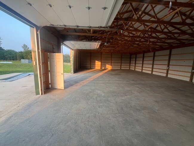 Building Photo - 4421 Tamarack Rd