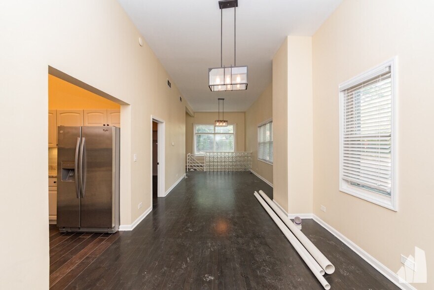 Building Photo - 3859 N Ravenswood Ave