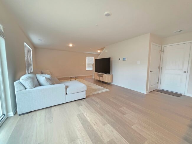 Building Photo - 1120 Wintermead Lp