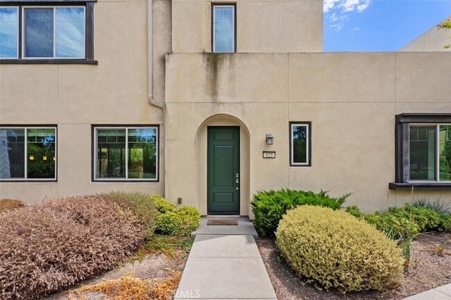 Building Photo - 123 Interval