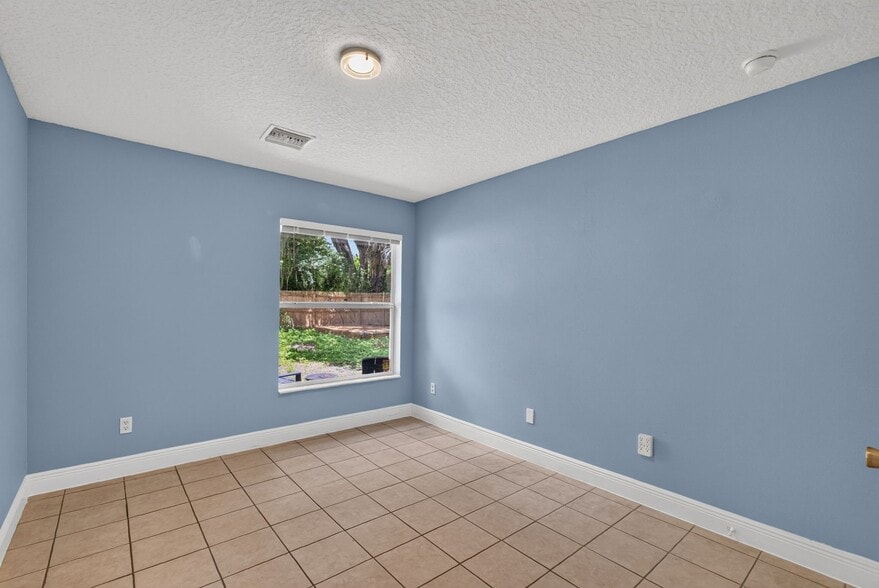 Building Photo - 2505 Myer Ave
