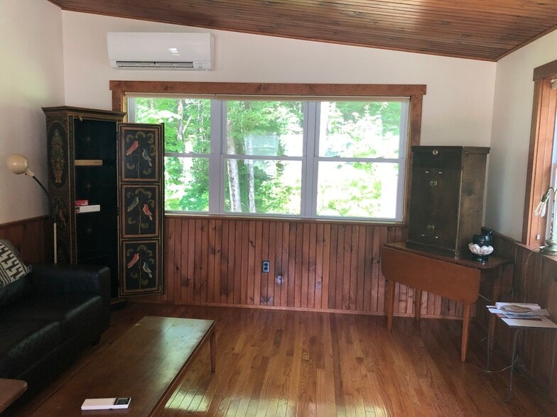 livingroom - 46 Wilmot Center Rd