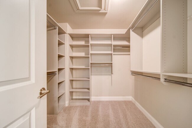 Building Photo - 1363 Harris Way S
