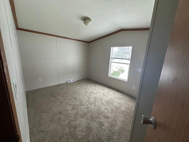 Building Photo - 249 E Birdsall-