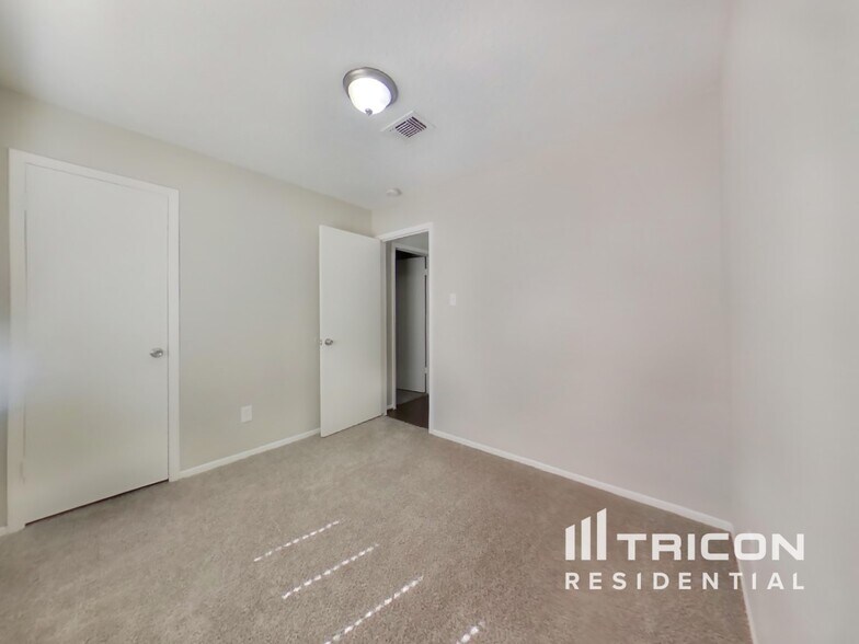 Building Photo - 17803 Glenmark Dr
