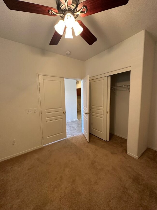 Building Photo - Charming 3 bedroom 2 bathroom home located in Hanford