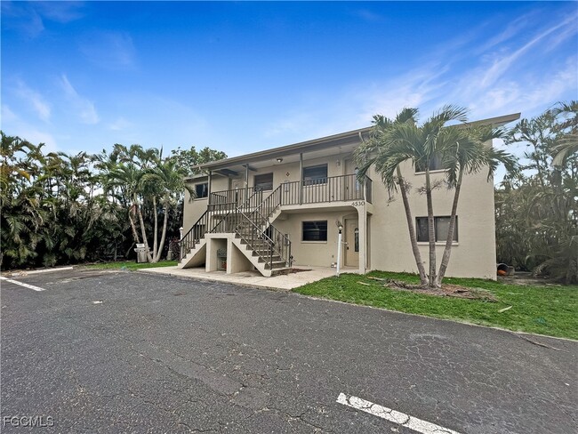 Building Photo - 4530 SW 10th Ave