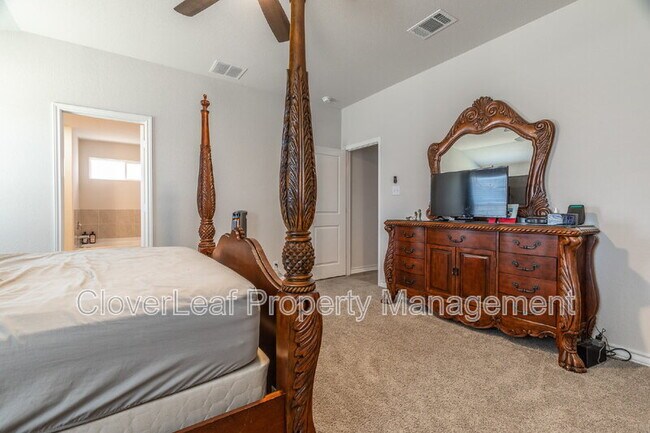 Building Photo - 6819 Whisper Grv