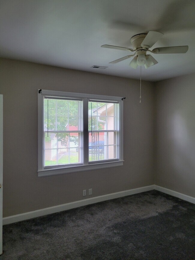 Building Photo - 109 Ray Ave