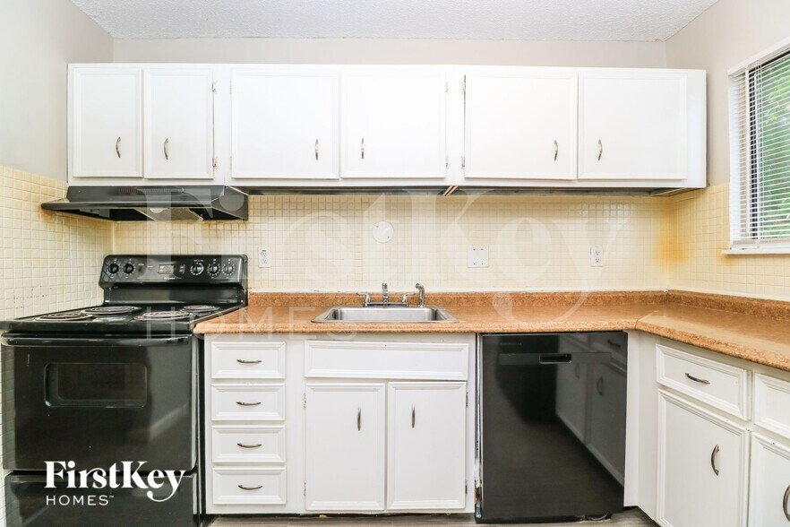 Building Photo - 2489 Millvalley Dr