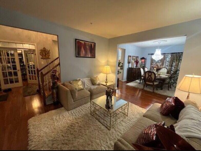 Building Photo - 1611 Kings Valley Dr