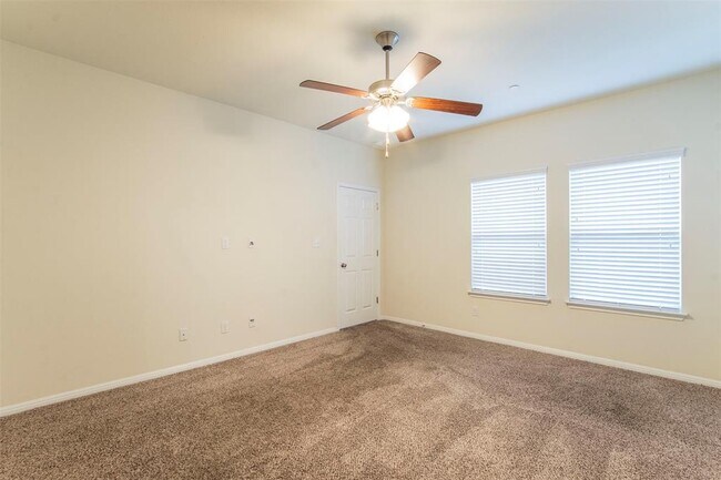 Building Photo - 2304 S Lakeline Blvd