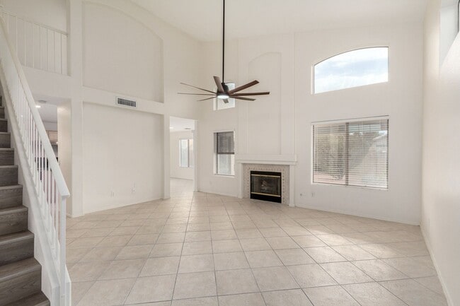 Building Photo - 3 Bedroom / 2.5 bath CORNER Lot in Ahwatukee