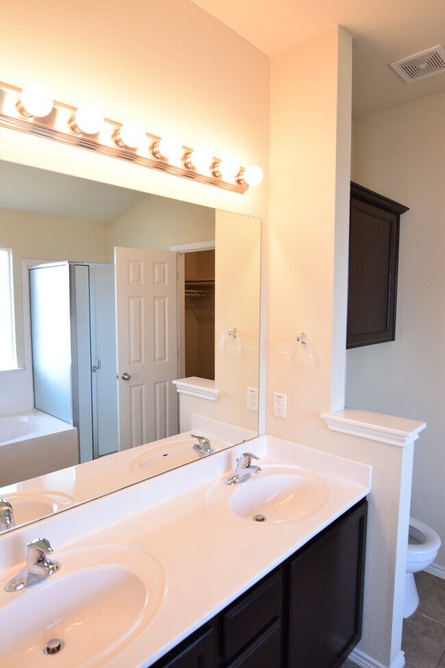 Building Photo - 5200 Rimes Ct